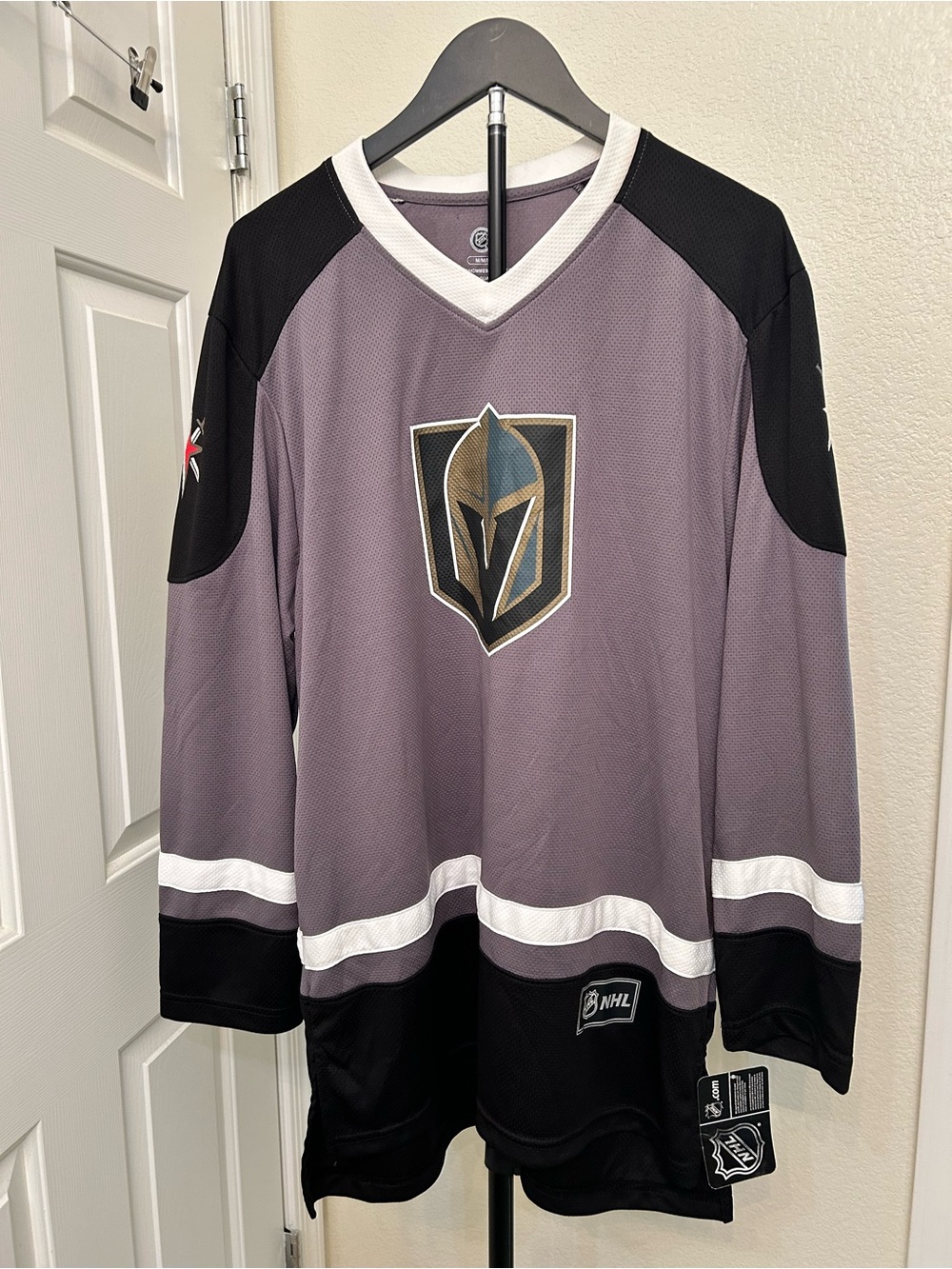 NWT Vegas Golden Knights Gray & Black Men's Hockey Jersey